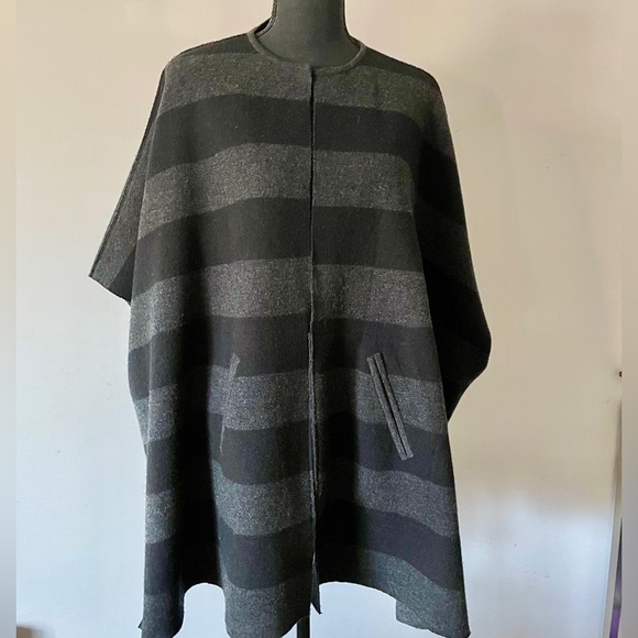 Eileen Fisher Cape Wrap Size M Outerwear Charcoal Black Merino Wool Reversible - Picture 12 of 13